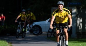 Julian Weigl à vélo